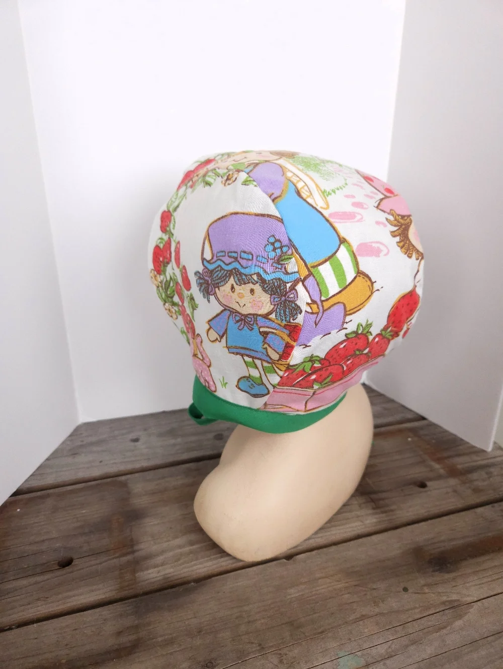 Upcycled Green Calico Quilted Baby Bonnet Reversible Strawberry Shortcake 6-12 M - Picture 4 of 10